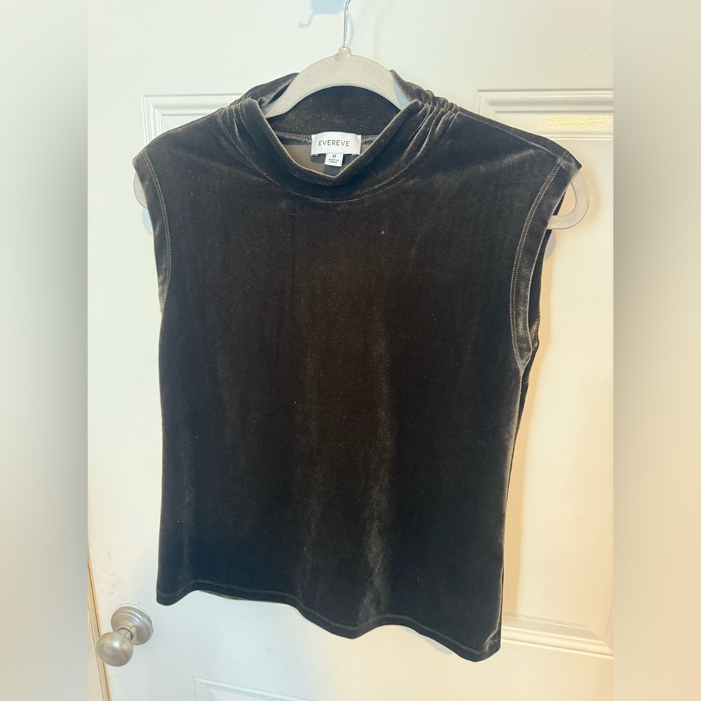 Evereve Monroe top in velvet dark olive Size medium